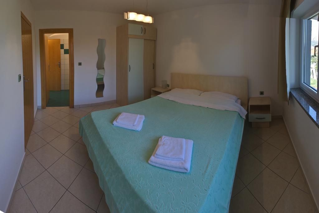 Vis A Vis Apartments Baška Rum bild