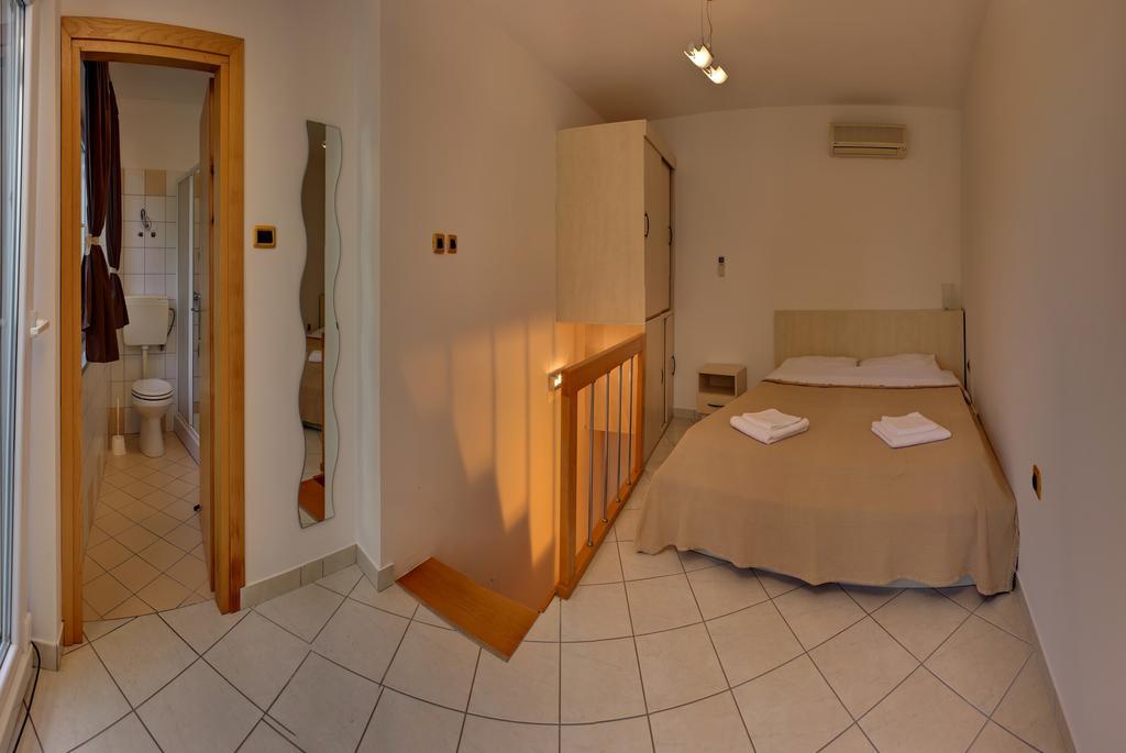 Vis A Vis Apartments Baška Rum bild