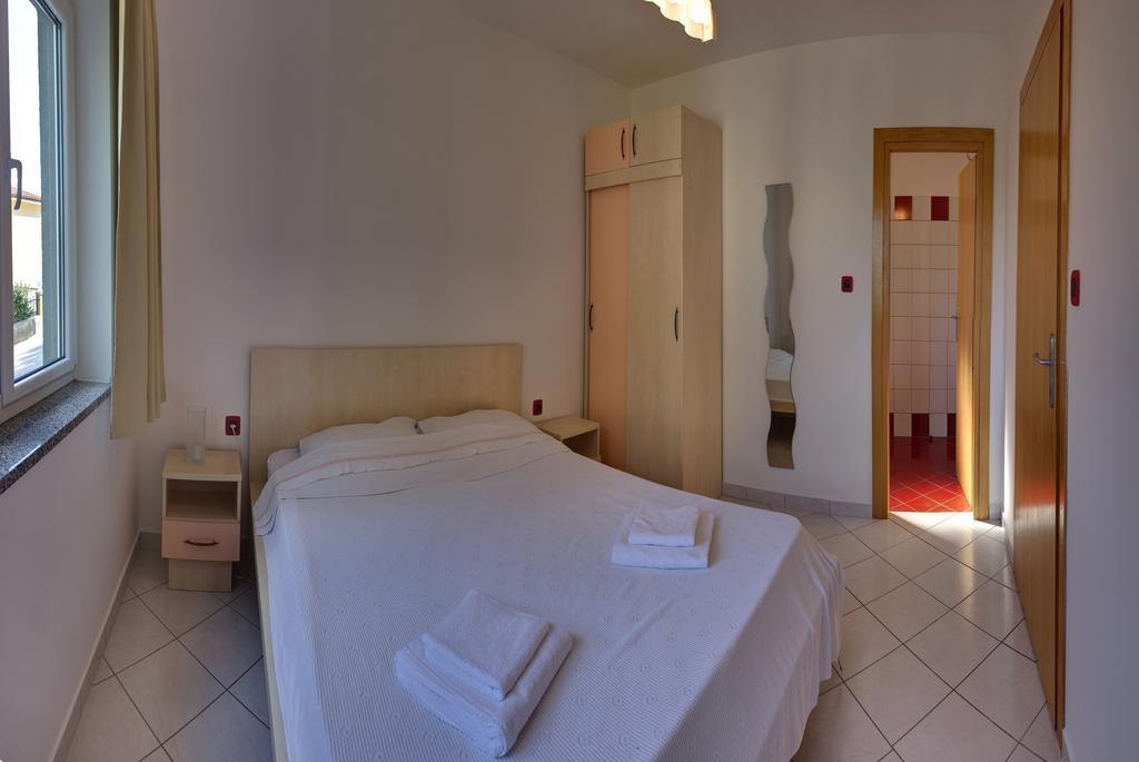 Vis A Vis Apartments Baška Rum bild