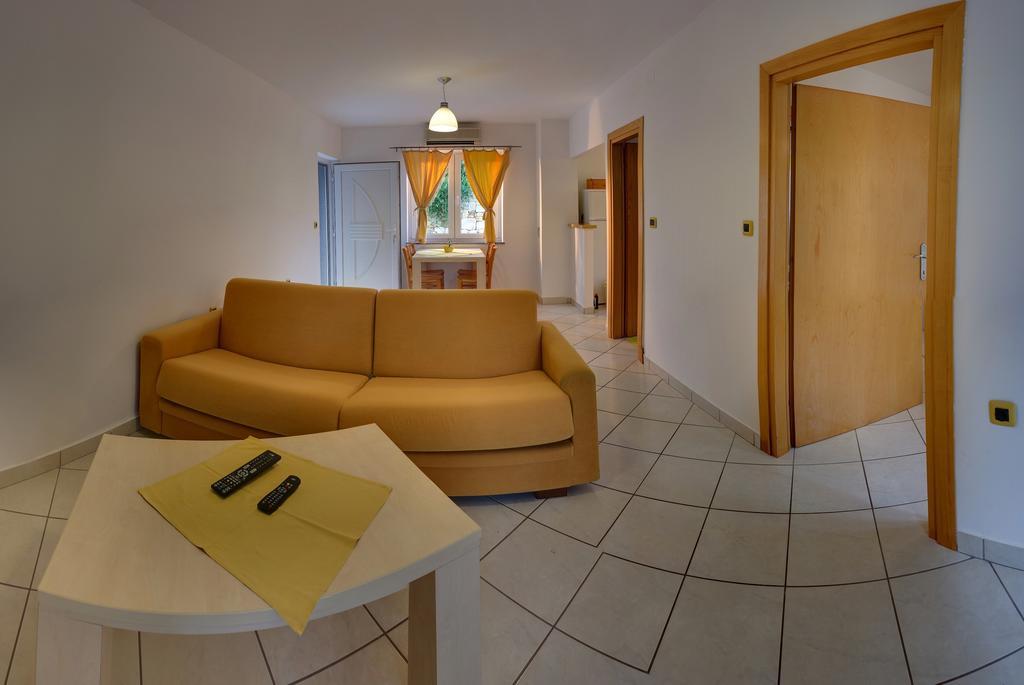 Vis A Vis Apartments Baška Rum bild